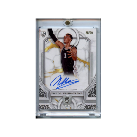 Victor-Wembanyama-Auto-/99-2023-Topps-Royalty-Vorderseite
