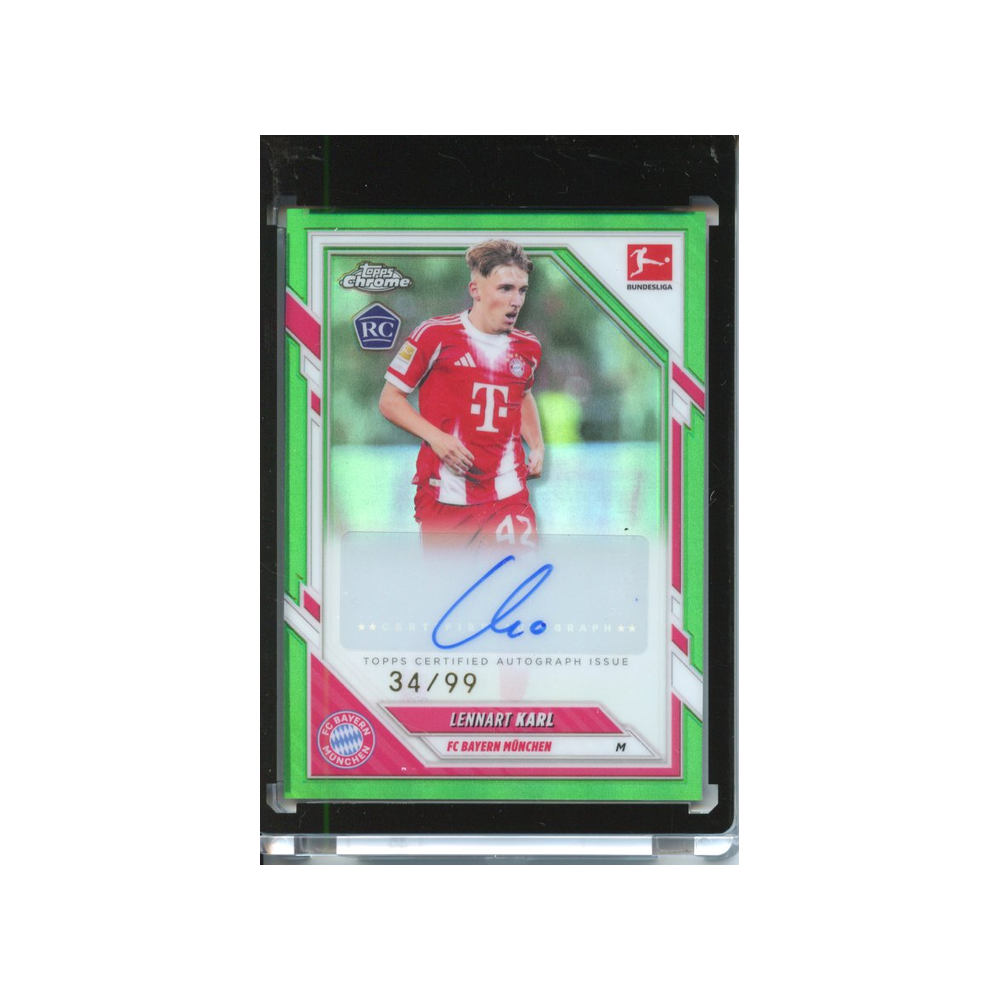 Lennart-Karl-Autograph-Green-Refractor-/99-2025-Topps-Chrome-Bundesliga-Vorderseite