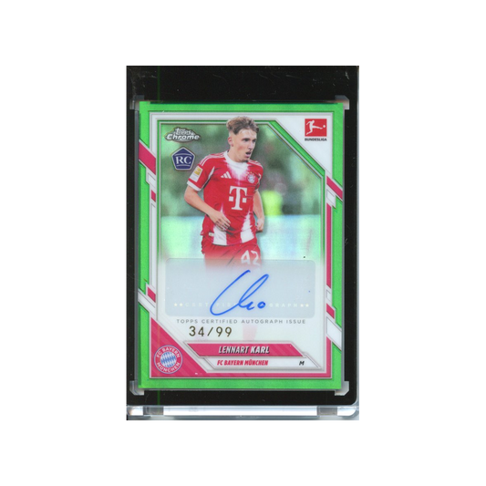 Lennart-Karl-Autograph-Green-Refractor-/99-2025-Topps-Chrome-Bundesliga-Vorderseite