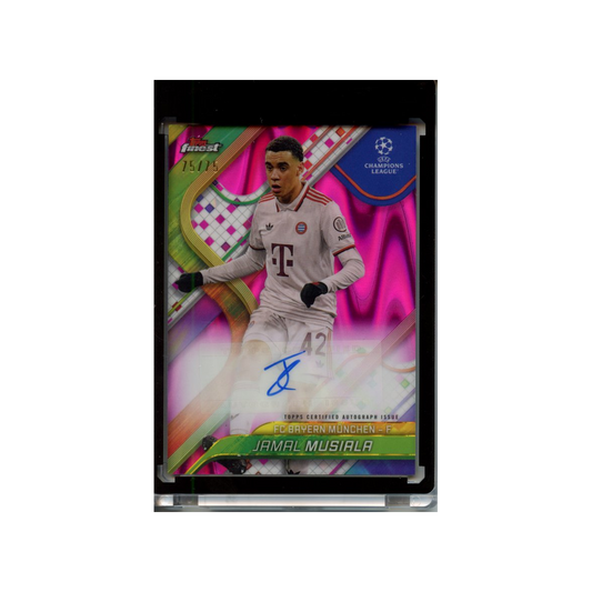 Jamal-Musiala-Autograph-Magenta-/75-2024-Topps-Finest-Vorderseite