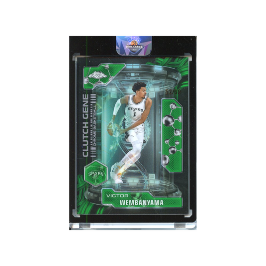 Victor-Wembanyama-Green-Refractor-Clutch-Gene-/99-2025-Topps-Chrome-Vorderseite