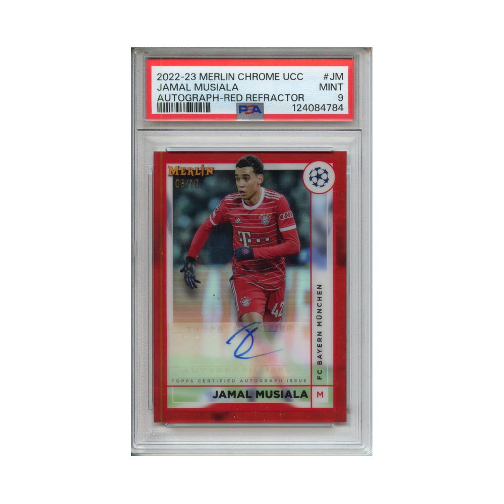 Jamal-Musiala-Autograph-Red-Refractor-2022-23-Merlin-Chrome-UCC-PSA-9-Vorderseite